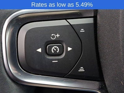 2023 Volvo XC40 B5 AWD Plus Dark Theme