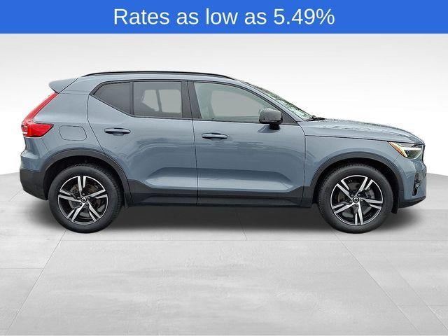 2023 Volvo XC40 B5 AWD Plus Dark Theme
