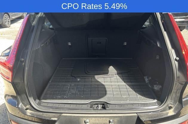 2023 Volvo XC40 B5 AWD Plus Dark Theme