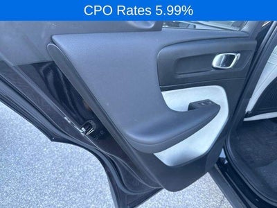2023 Volvo XC40 B5 AWD Plus Dark Theme