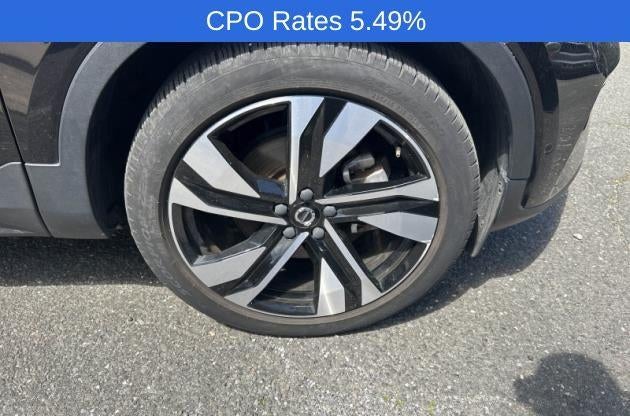2023 Volvo XC40 B5 AWD Plus Dark Theme