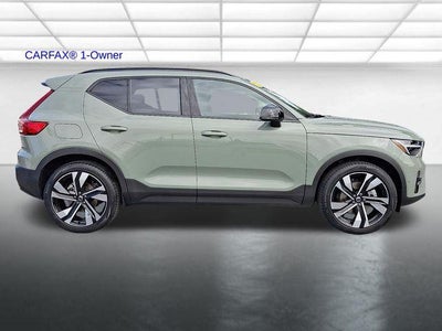 2023 Volvo XC40 B5 AWD Plus Dark Theme