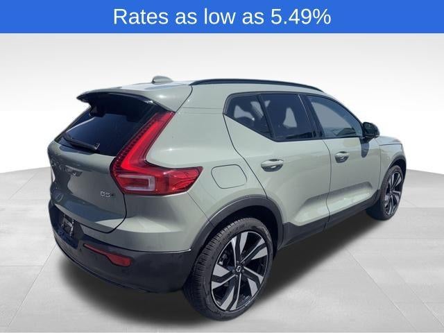 2023 Volvo XC40 B5 AWD Plus Dark Theme