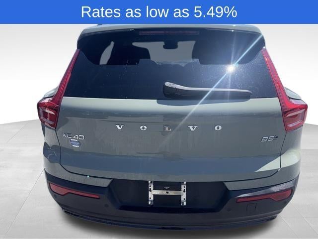 2023 Volvo XC40 B5 AWD Plus Dark Theme