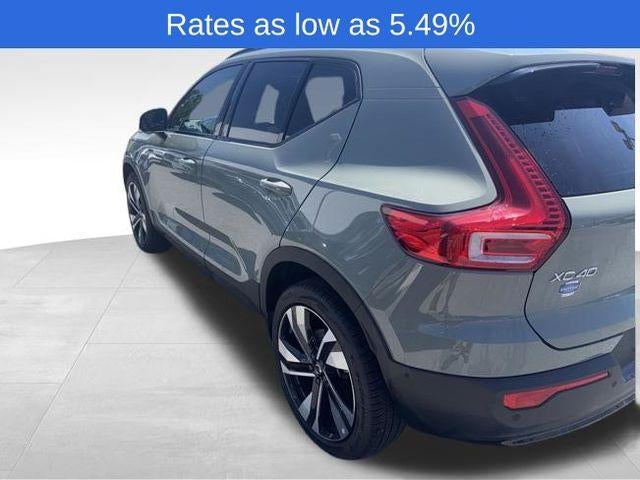2023 Volvo XC40 B5 AWD Plus Dark Theme