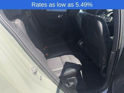 2023 Volvo XC40 B5 AWD Plus Dark Theme