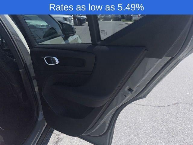 2023 Volvo XC40 B5 AWD Plus Dark Theme