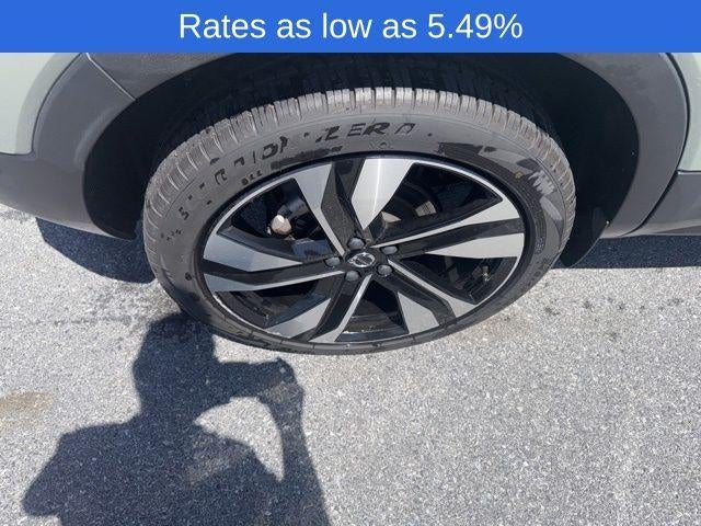 2023 Volvo XC40 B5 AWD Plus Dark Theme