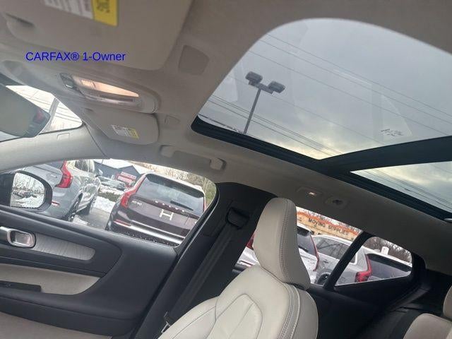 2023 Volvo XC40 B5 AWD Plus Dark Theme