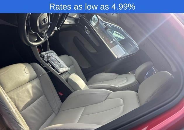 2023 Volvo XC40 B5 AWD Plus Dark Theme