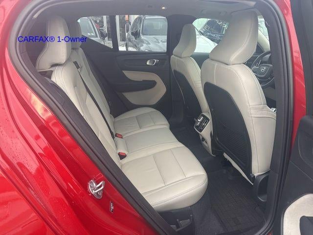 2023 Volvo XC40 B5 AWD Plus Dark Theme