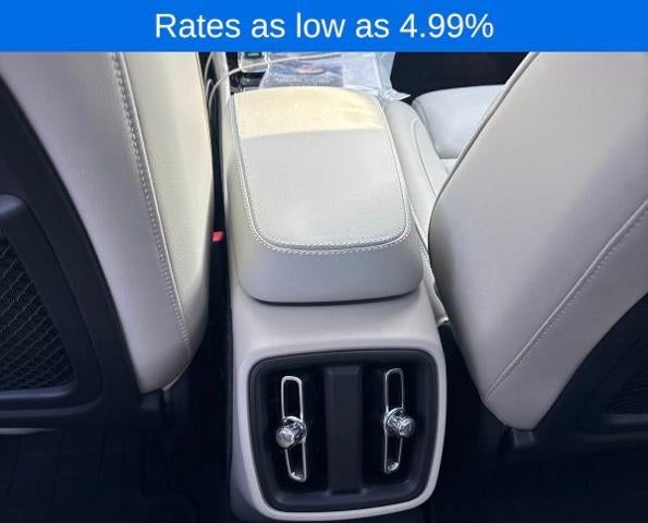 2023 Volvo XC40 B5 AWD Plus Dark Theme