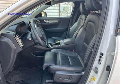 2023 Volvo XC40 B5 AWD Plus Dark Theme