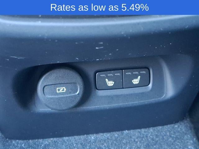 2023 Volvo XC40 B5 AWD Plus Dark Theme