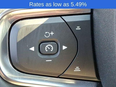 2023 Volvo XC40 B5 AWD Plus Dark Theme