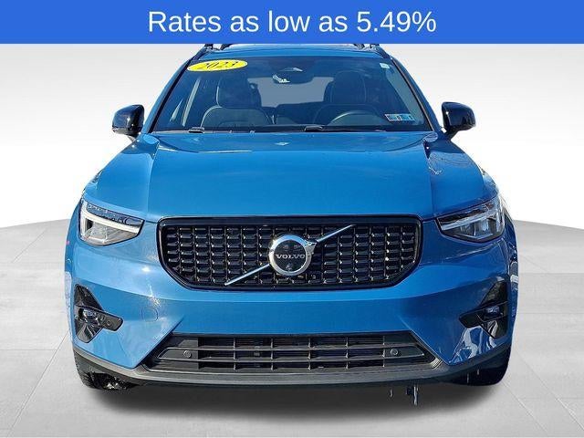 2023 Volvo XC40 B5 AWD Plus Dark Theme