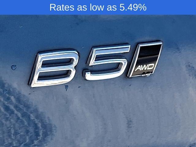 2023 Volvo XC40 B5 AWD Plus Dark Theme