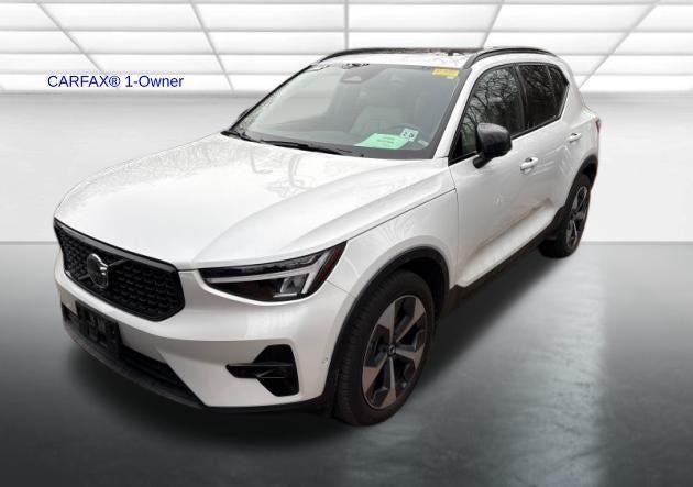 2023 Volvo XC40 B5 AWD Plus Dark Theme