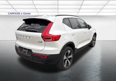 2023 Volvo XC40 B5 AWD Plus Dark Theme