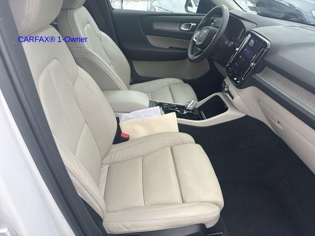 2023 Volvo XC40 B5 AWD Plus Dark Theme