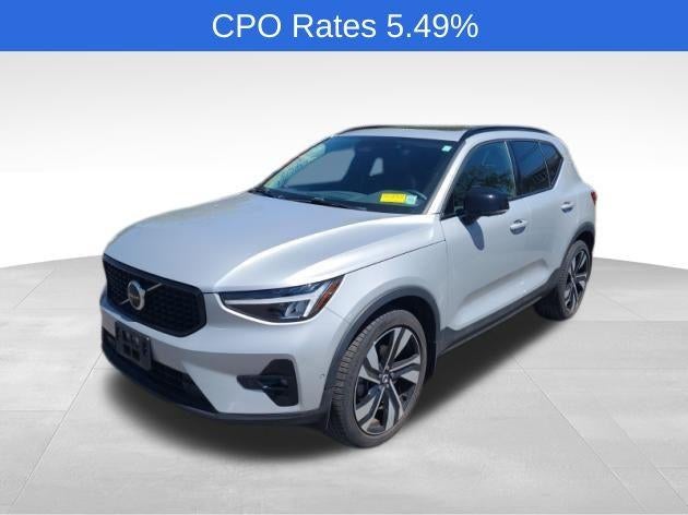 2023 Volvo XC40 B5 AWD Plus Dark Theme
