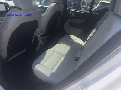 2023 Volvo XC40 B5 AWD Plus Dark Theme