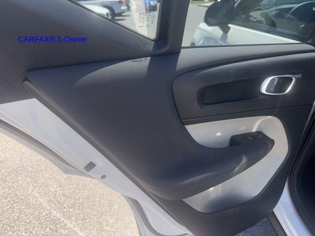 2023 Volvo XC40 B5 AWD Plus Dark Theme