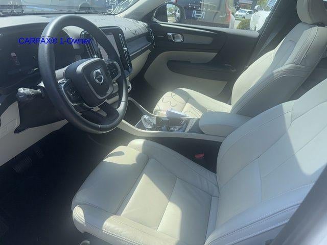 2023 Volvo XC40 B5 AWD Plus Dark Theme