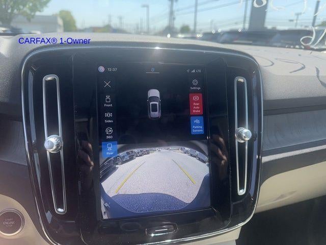 2023 Volvo XC40 B5 AWD Plus Dark Theme