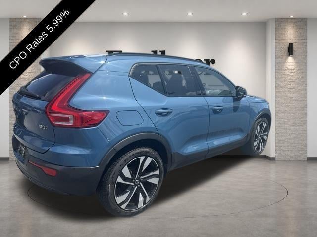 2023 Volvo XC40 B5 AWD Plus Dark Theme