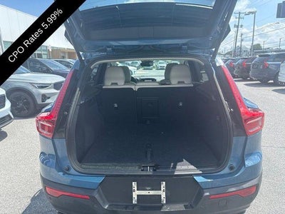 2023 Volvo XC40 B5 AWD Plus Dark Theme