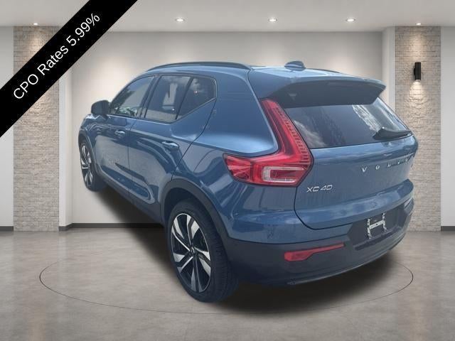 2023 Volvo XC40 B5 AWD Plus Dark Theme