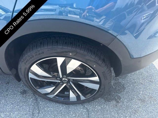 2023 Volvo XC40 B5 AWD Plus Dark Theme