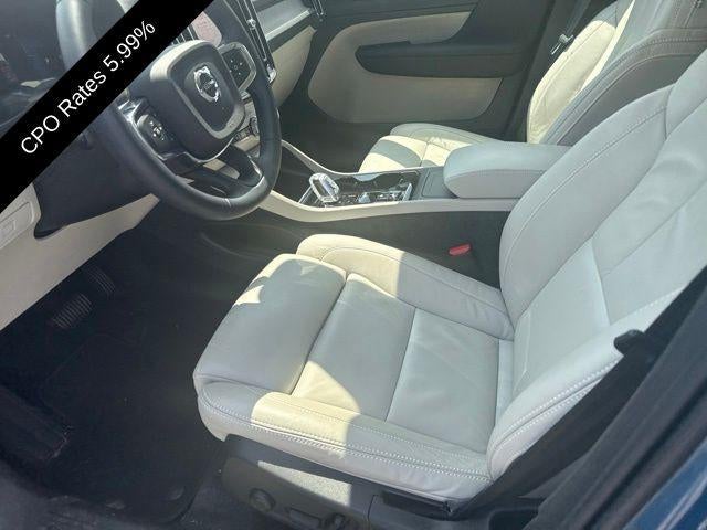 2023 Volvo XC40 B5 AWD Plus Dark Theme