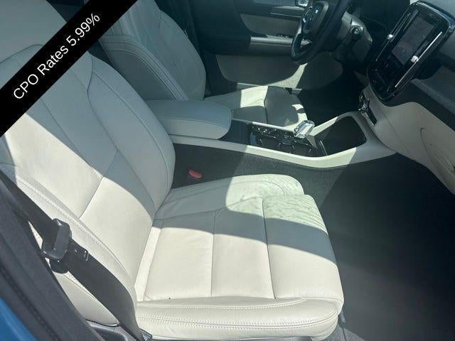 2023 Volvo XC40 B5 AWD Plus Dark Theme