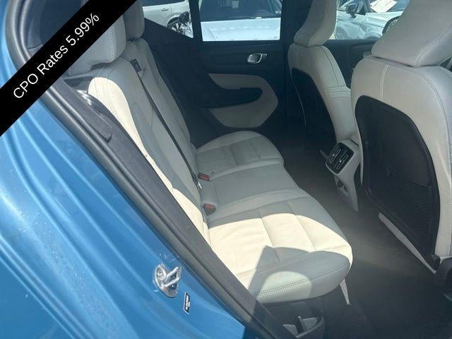 2023 Volvo XC40 B5 AWD Plus Dark Theme