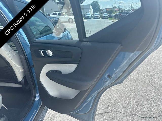 2023 Volvo XC40 B5 AWD Plus Dark Theme