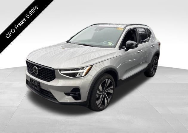 2023 Volvo XC40 B5 AWD Plus Dark Theme