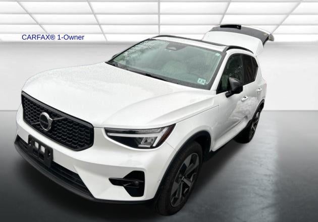 2023 Volvo XC40 B5 AWD Plus Dark Theme
