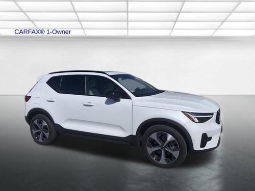 2023 Volvo XC40 B5 AWD Plus Dark Theme