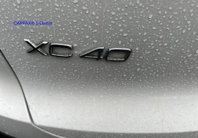2023 Volvo XC40 B5 AWD Plus Dark Theme