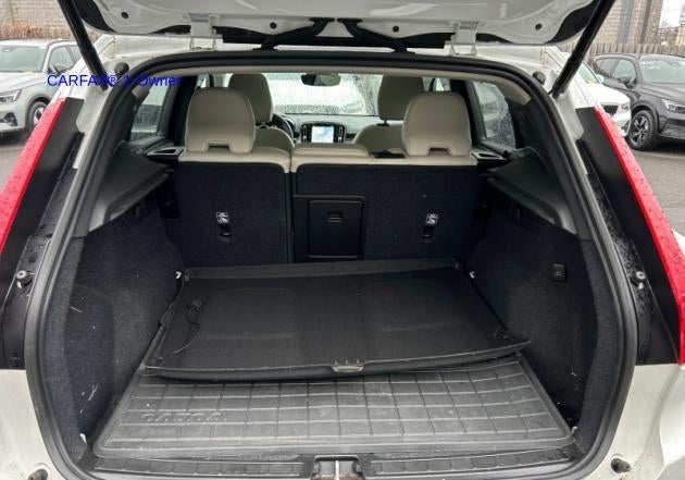 2023 Volvo XC40 B5 AWD Plus Dark Theme