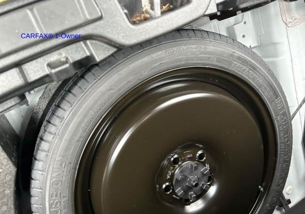 2023 Volvo XC40 B5 AWD Plus Dark Theme