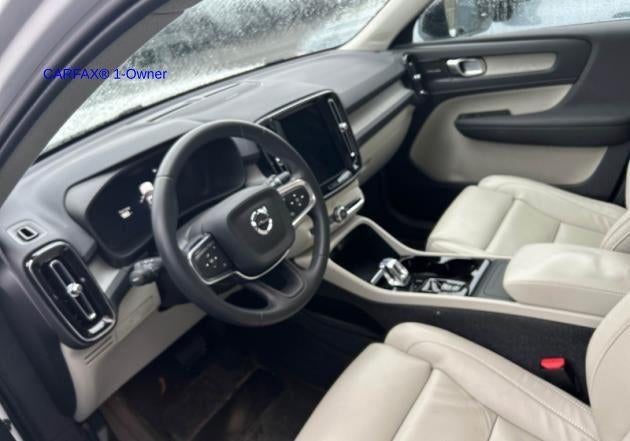 2023 Volvo XC40 B5 AWD Plus Dark Theme