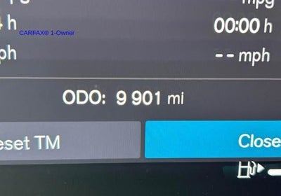 2023 Volvo XC40 B5 AWD Plus Dark Theme