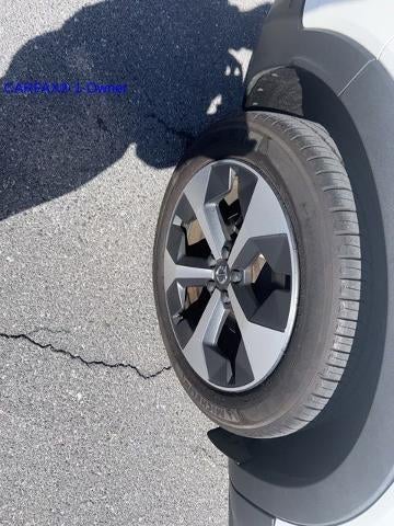 2023 Volvo XC40 B5 AWD Plus Dark Theme