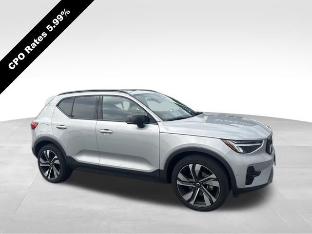2023 Volvo XC40 B5 AWD Plus Dark Theme