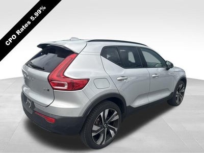 2023 Volvo XC40 B5 AWD Plus Dark Theme