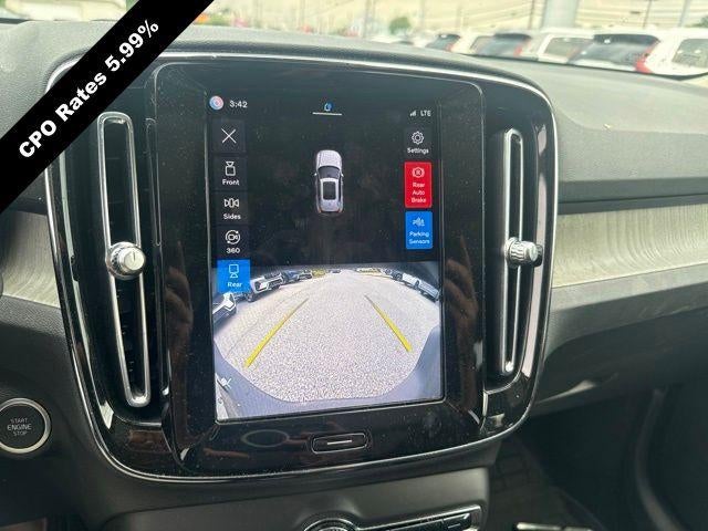 2023 Volvo XC40 B5 AWD Plus Dark Theme