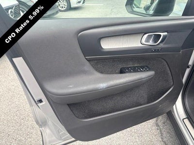 2023 Volvo XC40 B5 AWD Plus Dark Theme